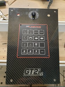 Découpe carbone sur mesure pour l’intégration du module Cartek dans un véhicule de compétition - miniature 2