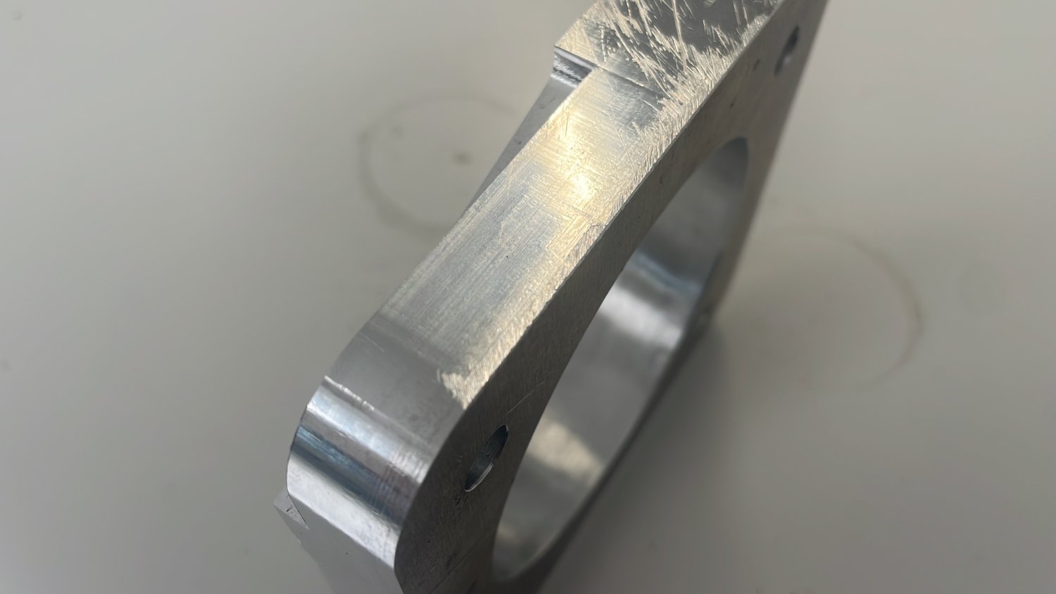 Cale d’adaptation papillon motorisé : de la modélisation 3D à l’usinage CNC en aluminium — photo 3