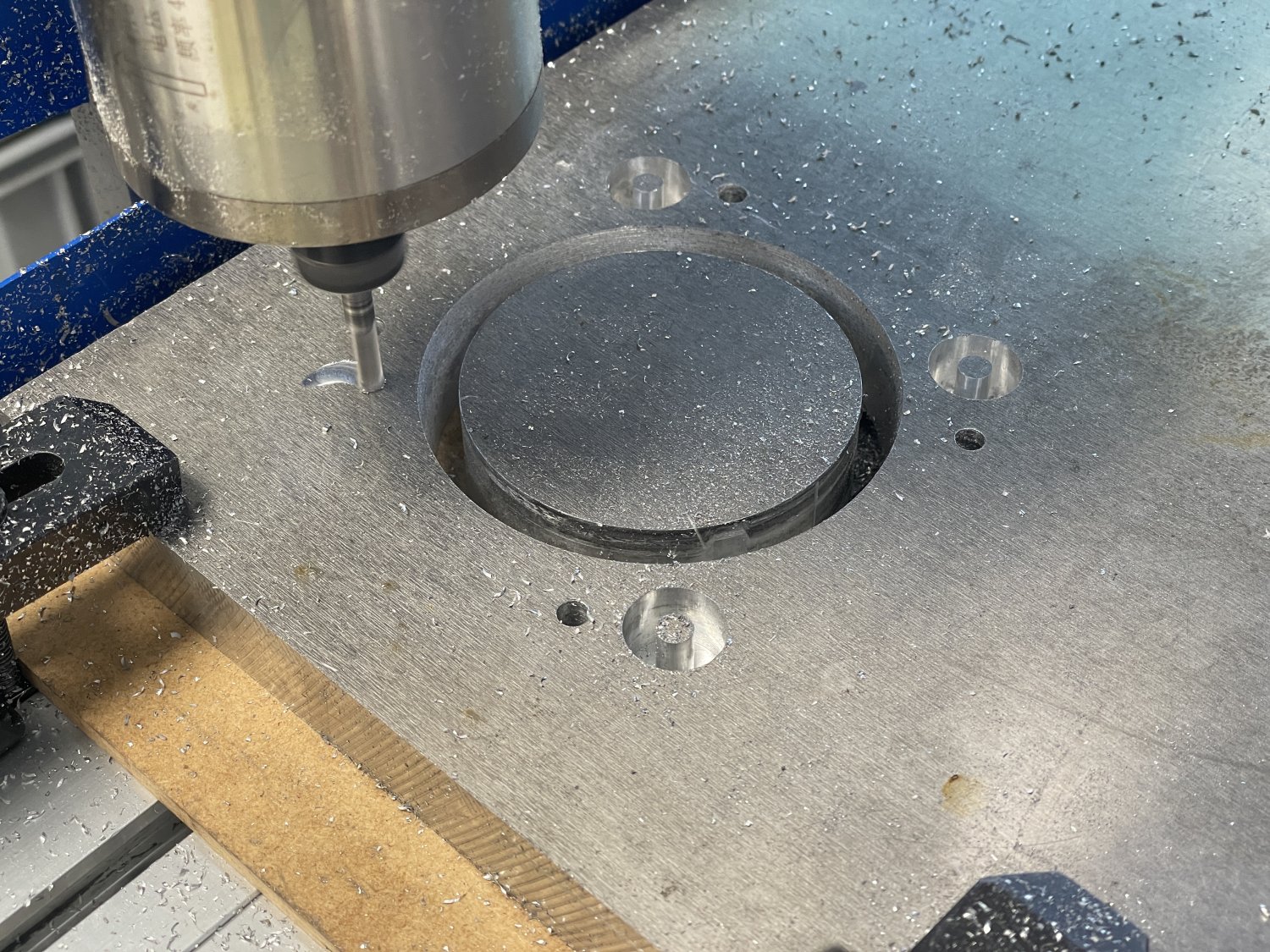 Cale d’adaptation papillon motorisé : de la modélisation 3D à l’usinage CNC en aluminium — photo 4