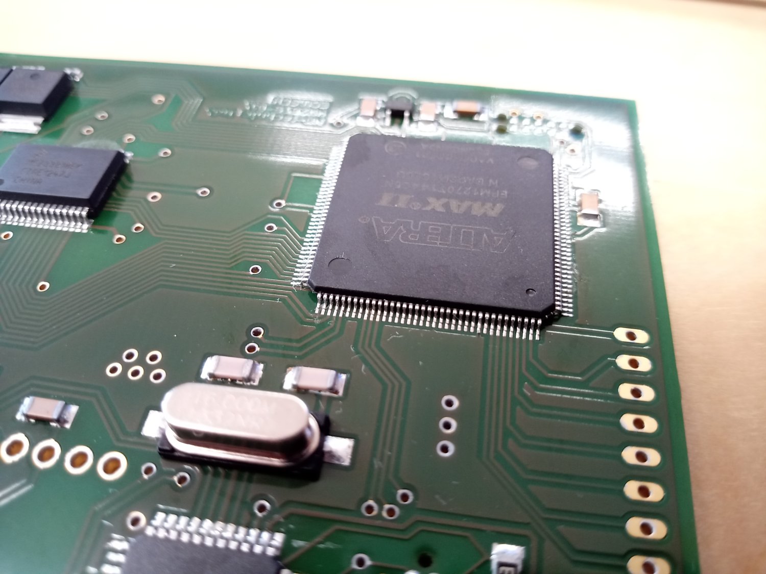 Développement d’un ECU expérimental avec codeur 10 bits et CPLD pour moteur thermique — photo 3